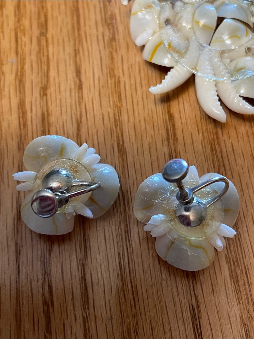 Vintage Floral Carved Shell Brooch and Screw-back Earrings Set - Picture 6 of 7